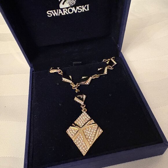 Bold Gold tone Swarovski Necklace - 80$ OBO - Picture 6 of 6